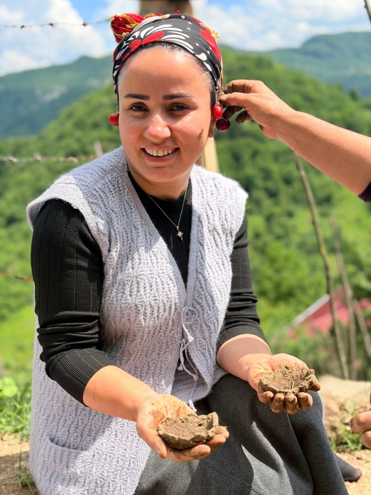 Nurşen Karayanız - Bizim Kız