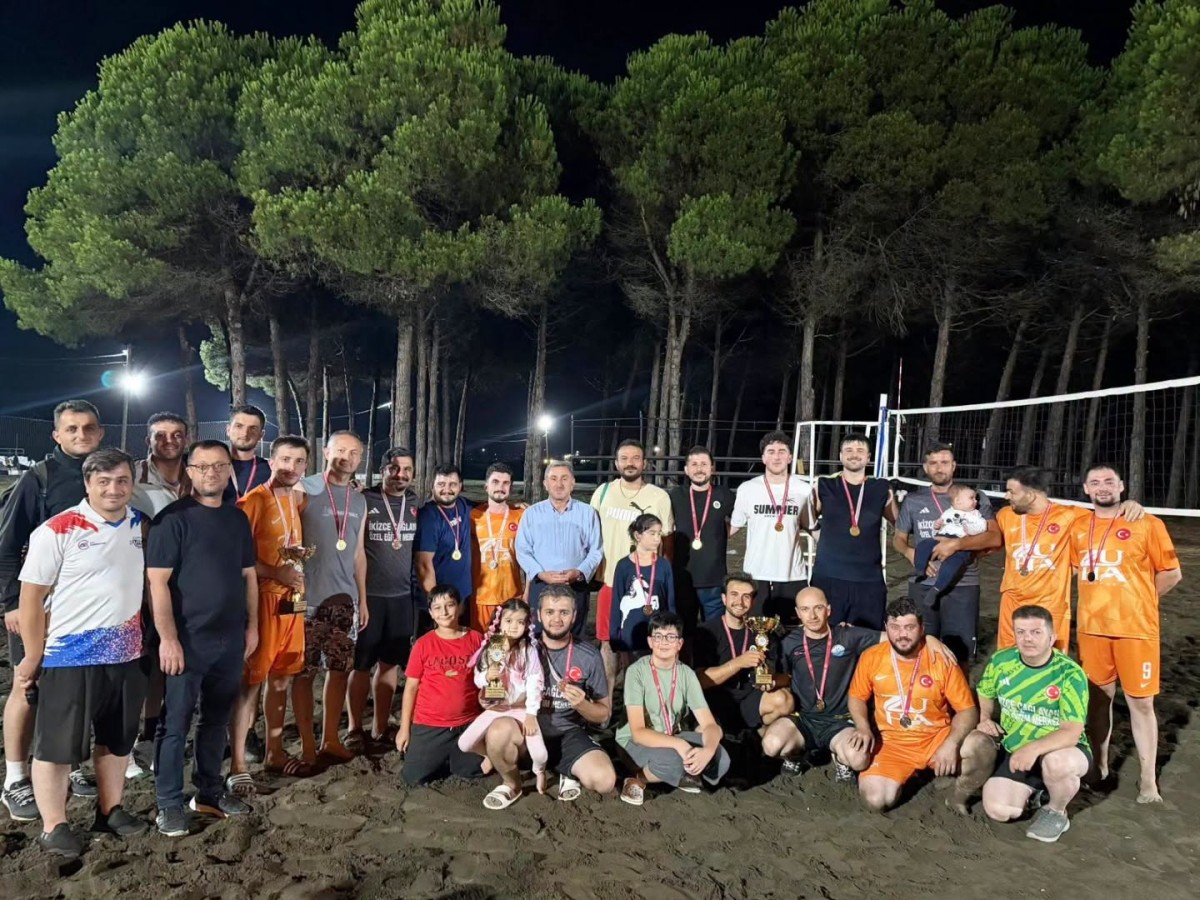 TERME'DE VOLEYBOL HEYECANI SONA ERDİ: ŞAMPİYON TANDOĞAN GENÇLER GÜCÜ